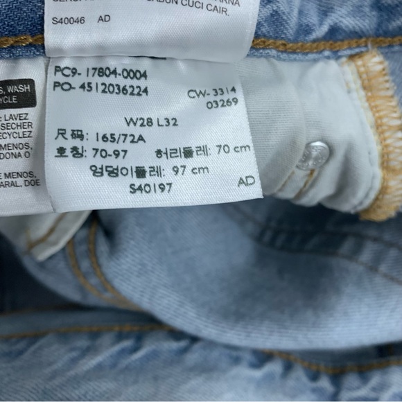 Levi's 501 light wash high rise straight leg frayed jeans women's size 28 pants - Picture 4 of 6